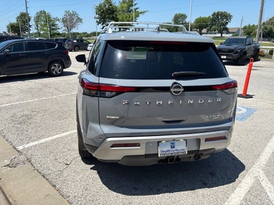 2023 Nissan Pathfinder Platinum