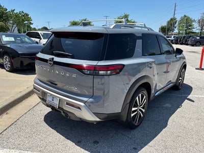 2023 Nissan Pathfinder Platinum