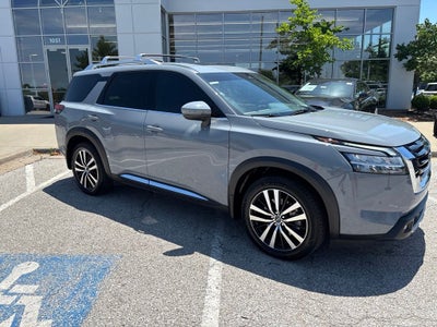 2023 Nissan Pathfinder Platinum