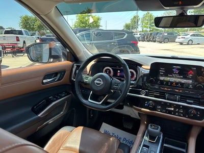 2023 Nissan Pathfinder Platinum