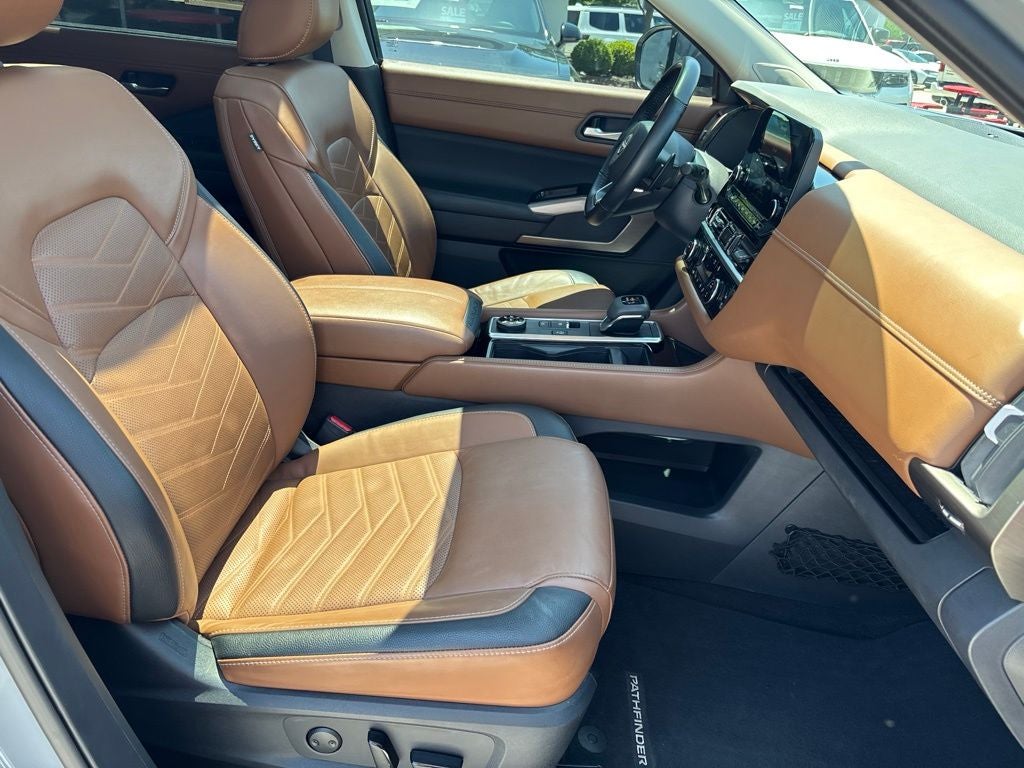 2023 Nissan Pathfinder Platinum