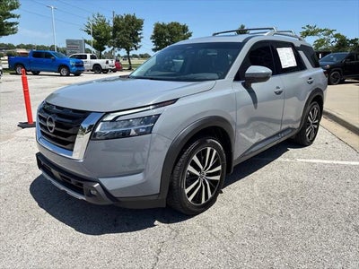 2023 Nissan Pathfinder Platinum 4WD