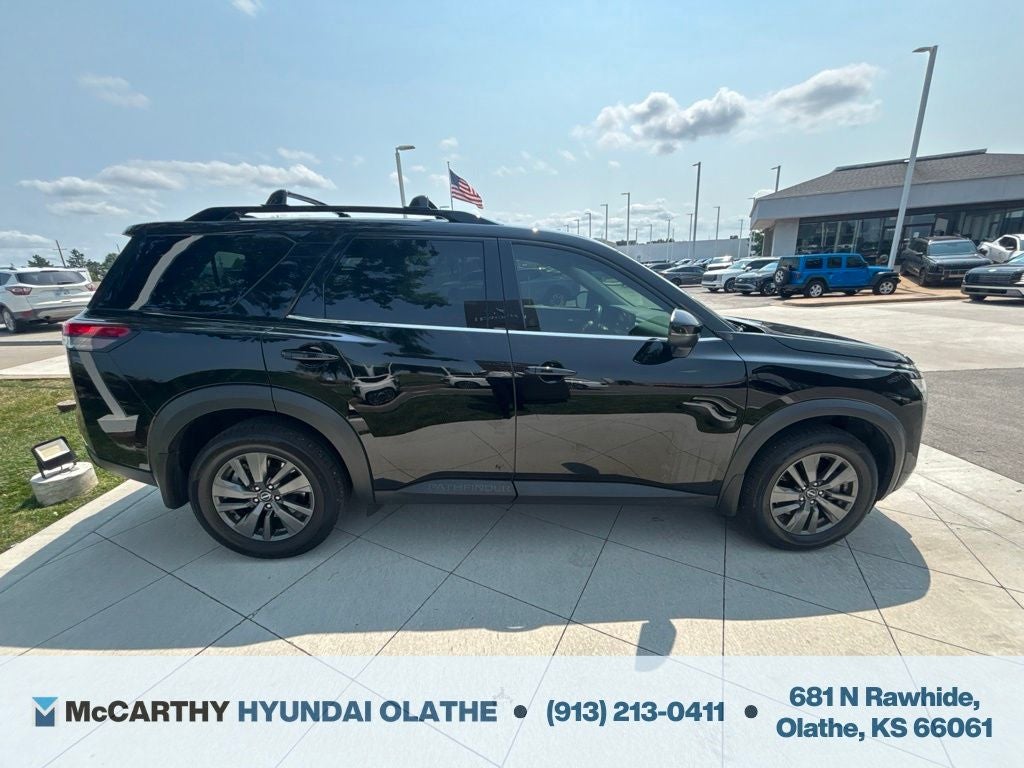 2022 Nissan Pathfinder SV