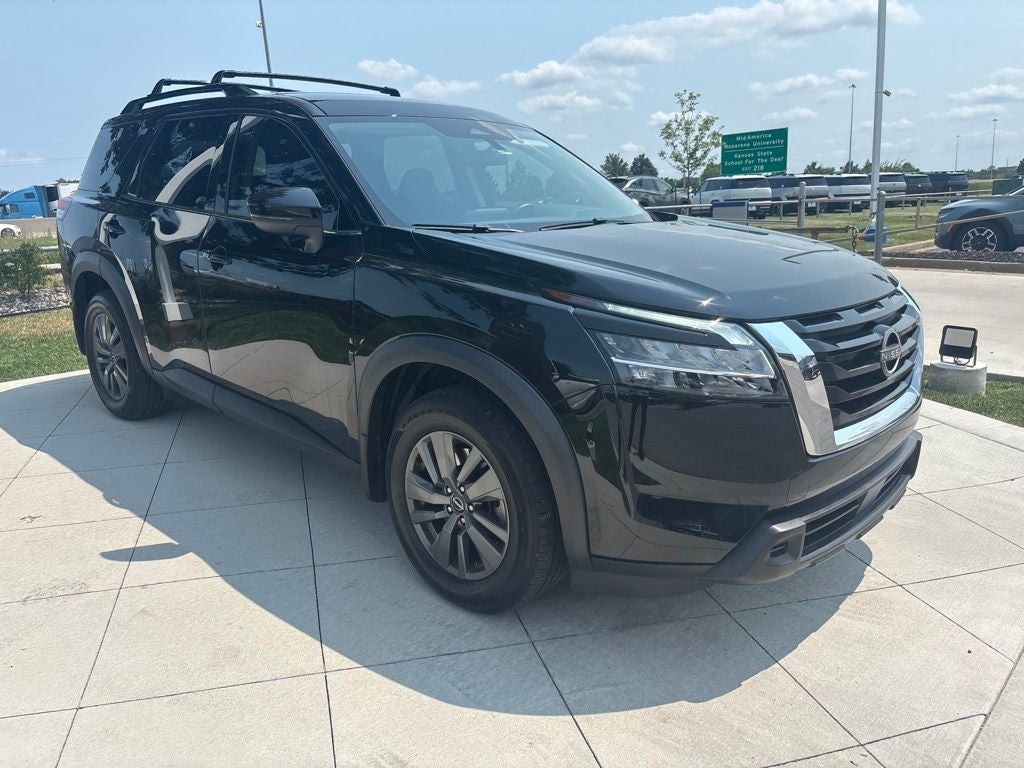 2022 Nissan Pathfinder SV