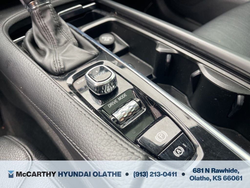 2016 Volvo XC90 T6 Momentum