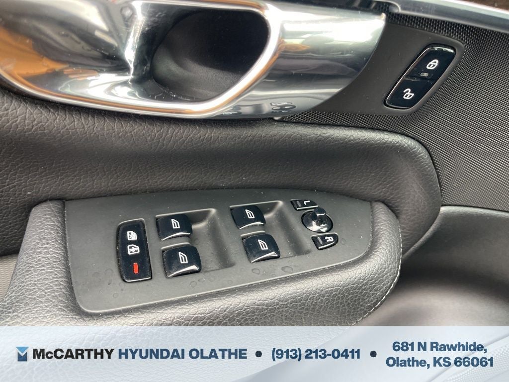 2016 Volvo XC90 T6 Momentum