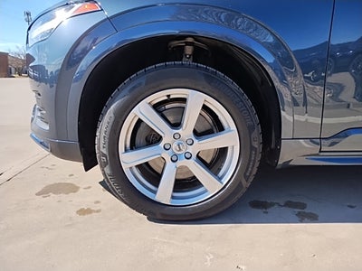 2022 Volvo XC90 T6 Momentum