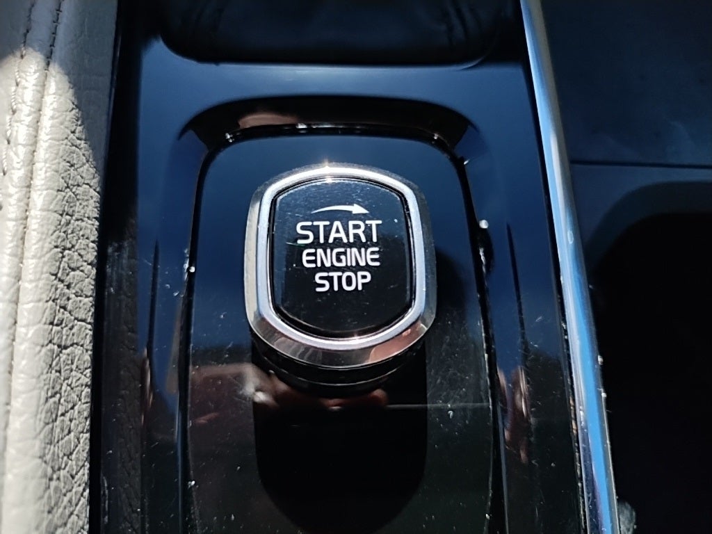 2022 Volvo XC90 T6 Momentum