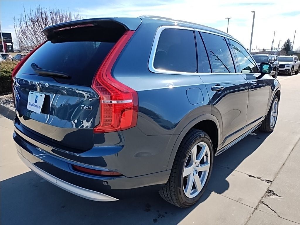 2022 Volvo XC90 T6 Momentum