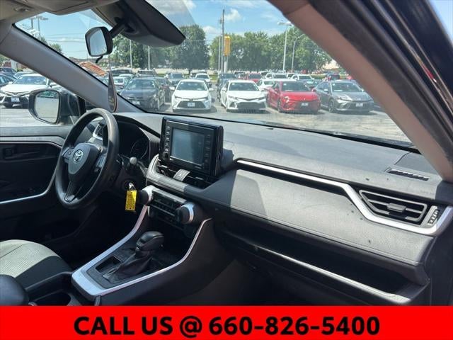 2020 Toyota RAV4 LE