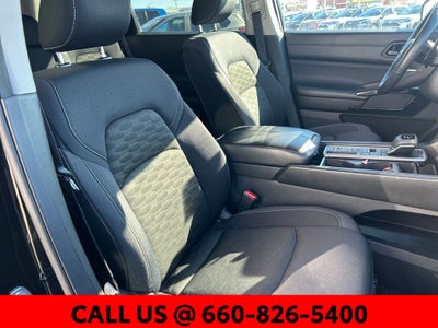 2024 Nissan Pathfinder SV