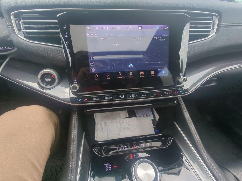 2024 Jeep Wagoneer Base