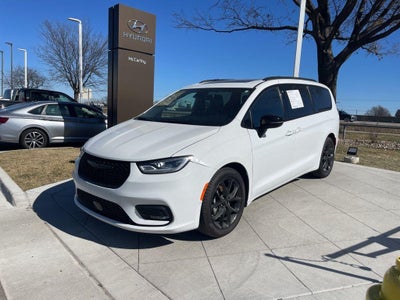 2025 Chrysler PACIFICA Base