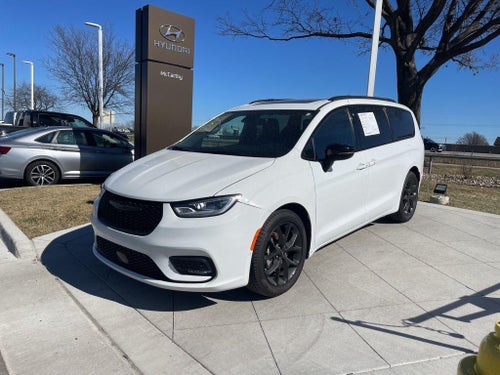 2025 Chrysler PACIFICA Base