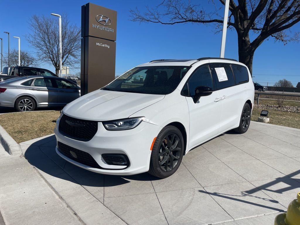 2025 Chrysler PACIFICA Base