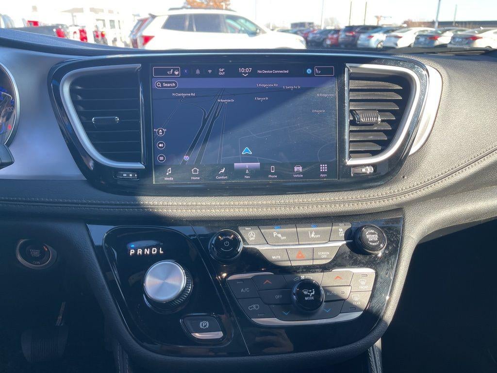 2025 Chrysler PACIFICA Base