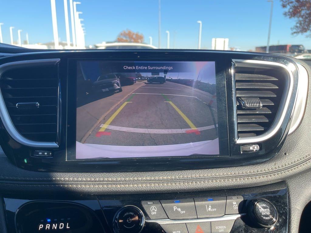 2025 Chrysler PACIFICA Base