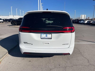 2025 Chrysler PACIFICA Base