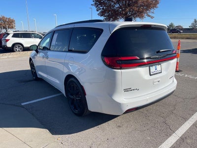 2025 Chrysler PACIFICA Base