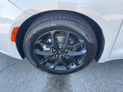 2025 Chrysler PACIFICA Base