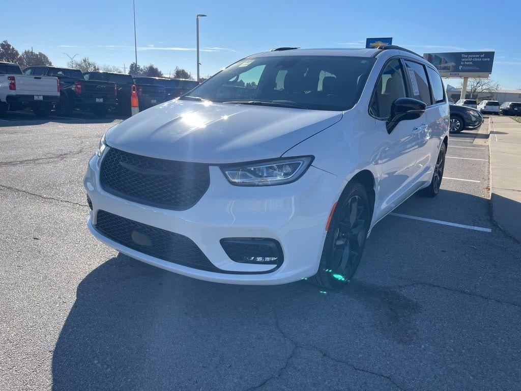 2025 Chrysler PACIFICA Base