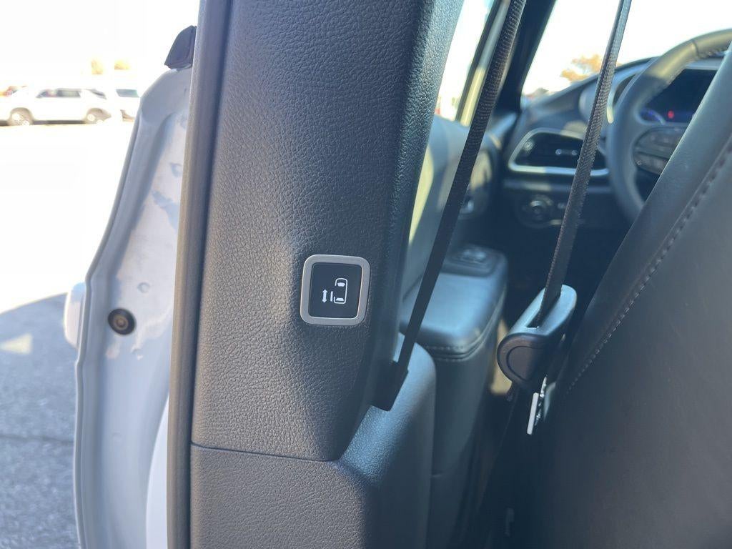 2025 Chrysler PACIFICA Base