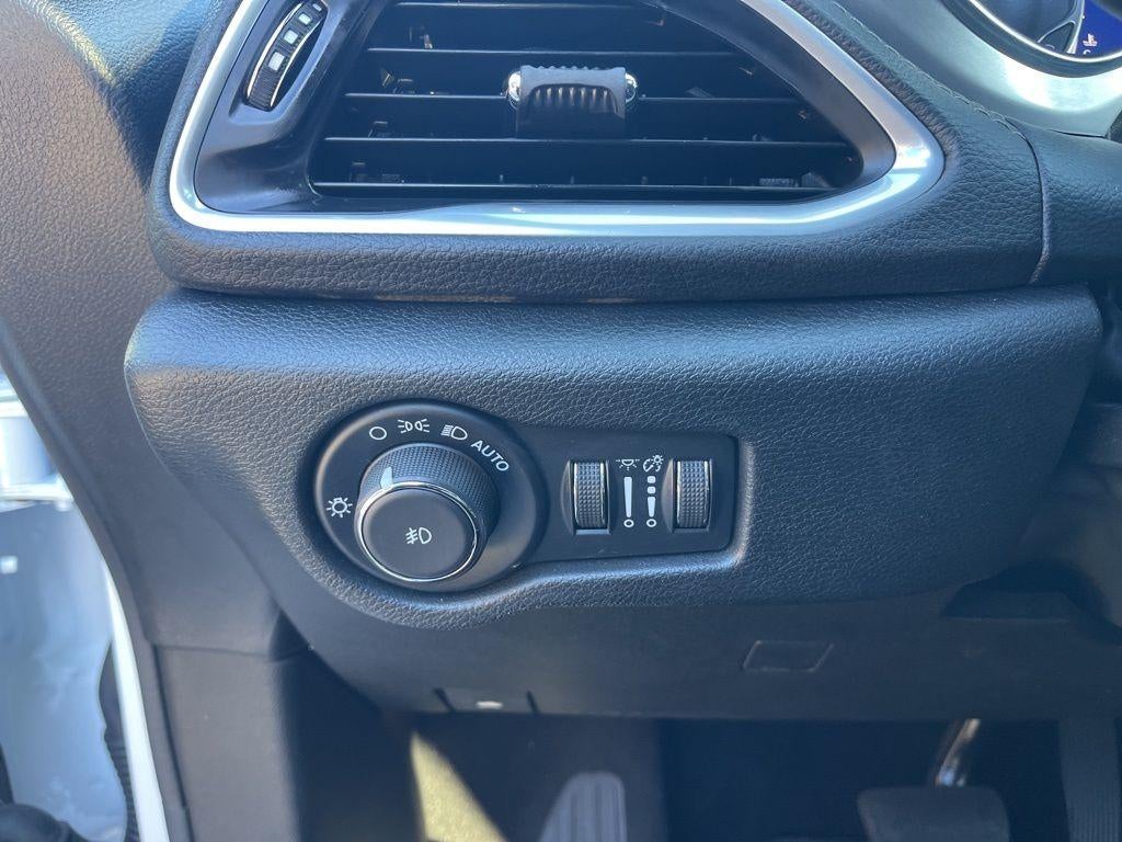 2025 Chrysler PACIFICA Base