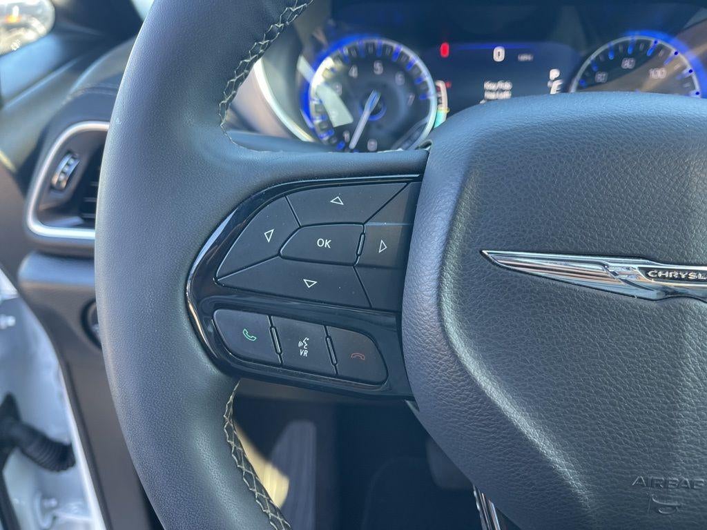 2025 Chrysler PACIFICA Base