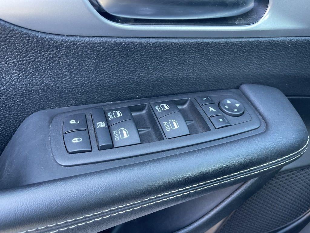 2025 Chrysler PACIFICA Base