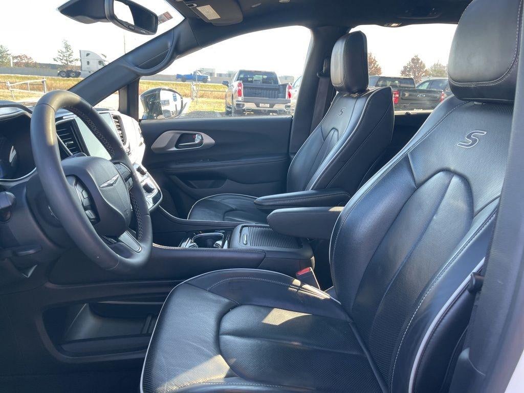 2025 Chrysler PACIFICA Base