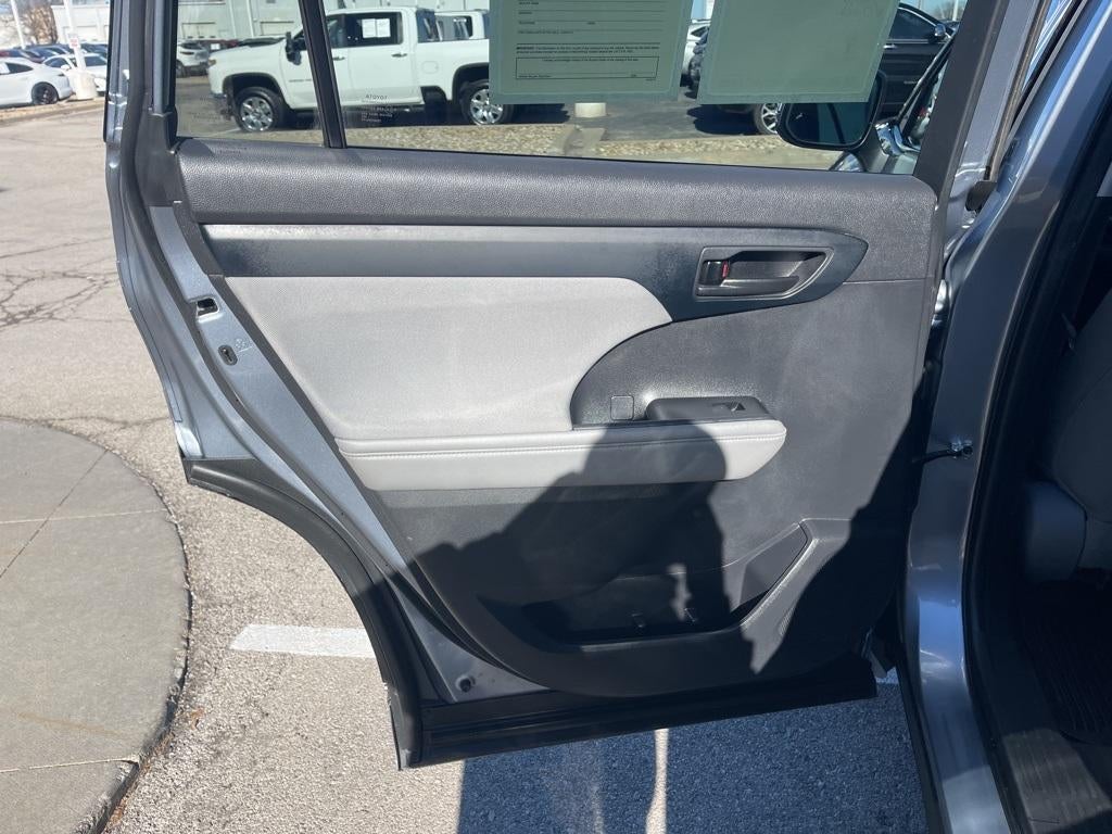 2022 Toyota HIGHLANDER LE