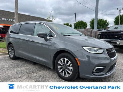 2022 Chrysler Pacifica Hybrid Touring L