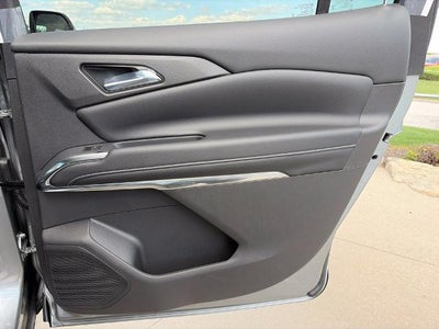 2027 Chevrolet Traverse LT w/2LT