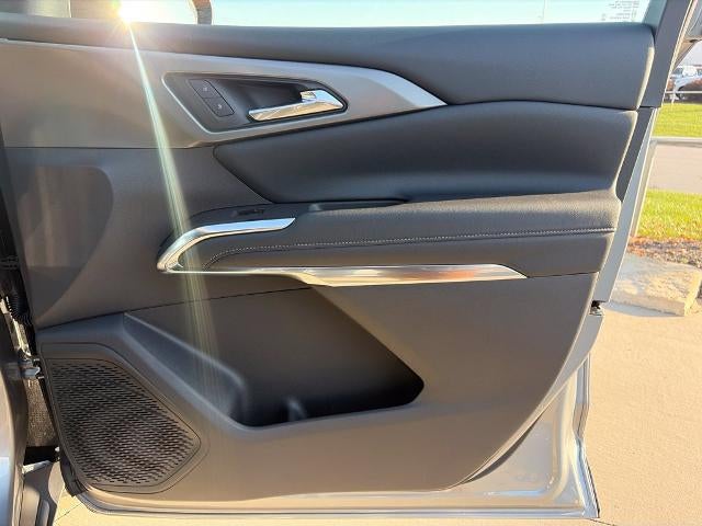 2027 Chevrolet Traverse LT w/2LT