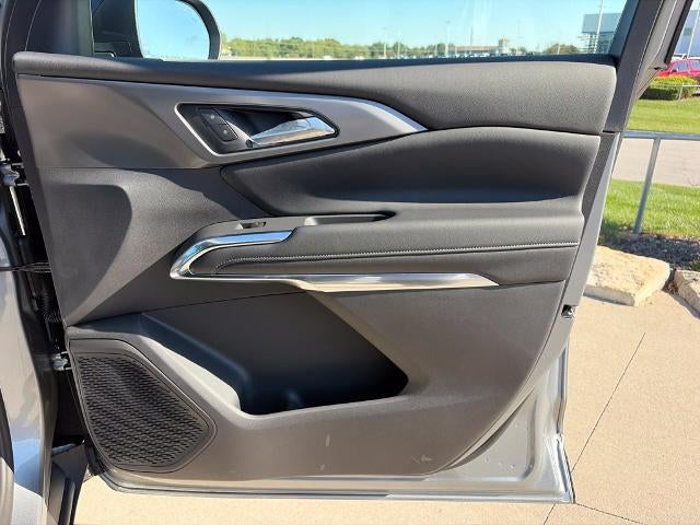 2027 Chevrolet Traverse LT w/2LT