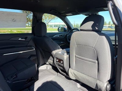 2027 Chevrolet Traverse LT w/2LT