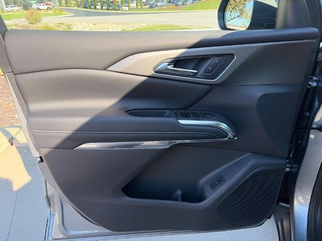 2027 Chevrolet Traverse LT w/2LT