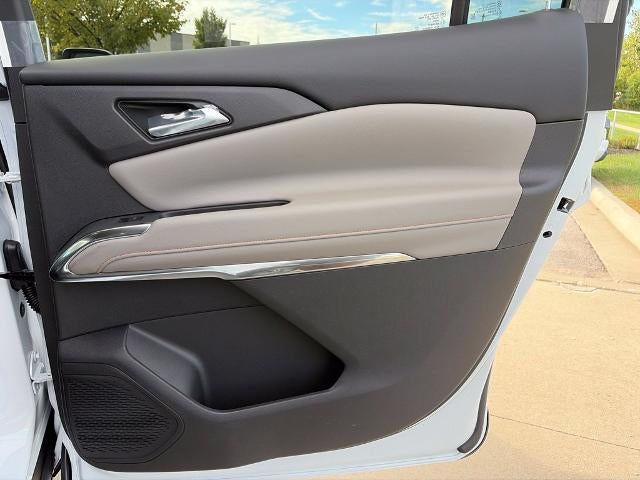2027 Chevrolet Traverse LT w/2LT