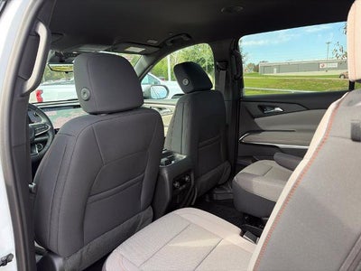 2027 Chevrolet Traverse LT w/2LT