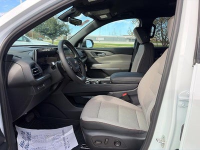 2027 Chevrolet Traverse LT w/2LT