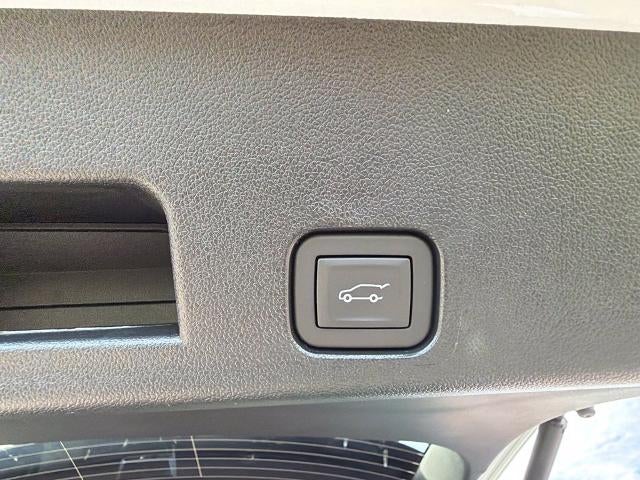 2027 Chevrolet Traverse LT w/2LT