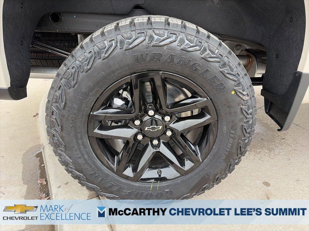 2026 Chevrolet Silverado 1500 Crew Cab Short Box 4-Wheel Drive Custom Trail Boss