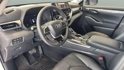 2026 Toyota Highlander Hybrid Platinum
