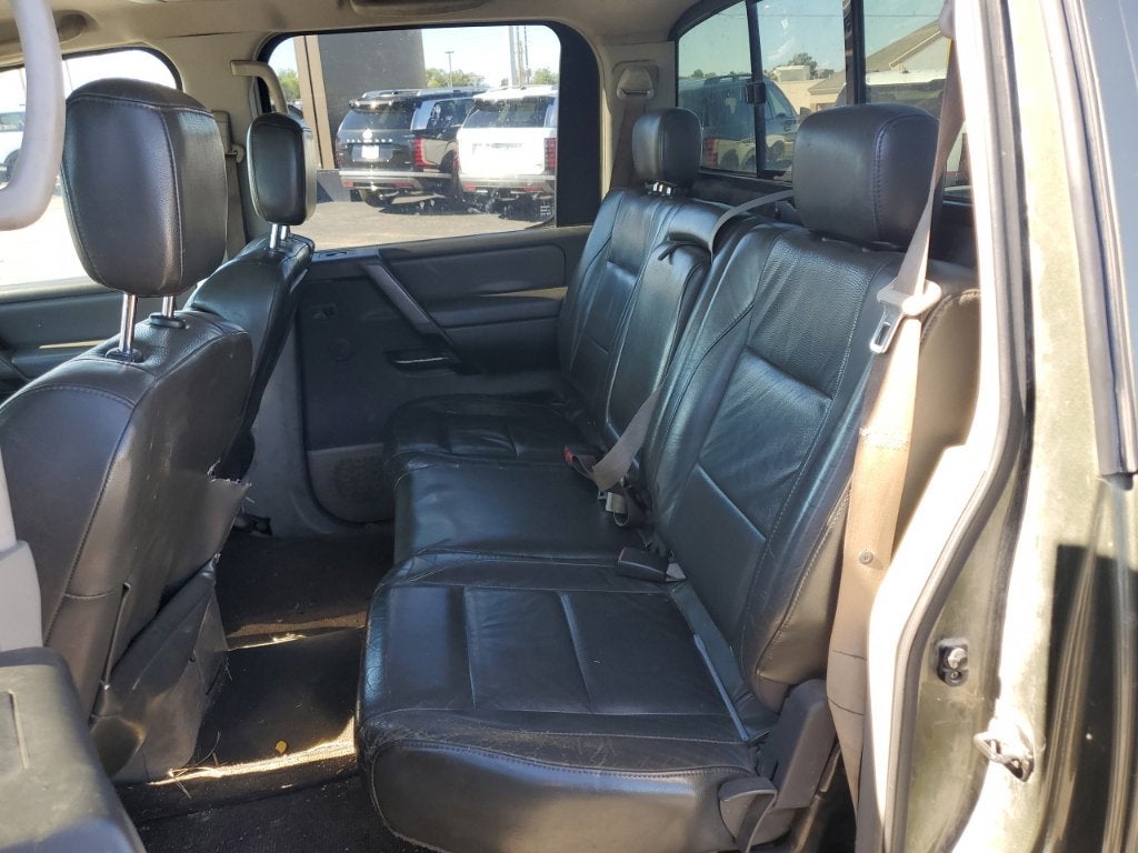 2004 Nissan Titan LE